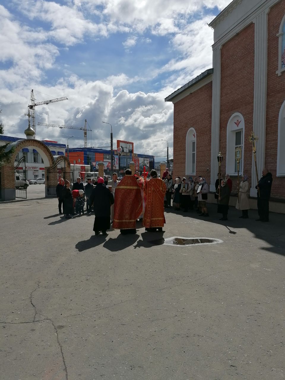 Богослужения в день Преполовения Пятидесятницы