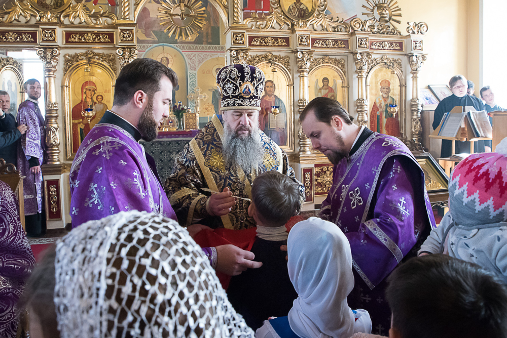 В Неделю Крестопоклонную митрополит Серафим совершил литургию в нашем храме