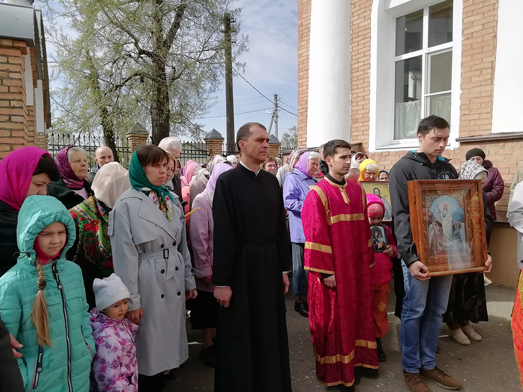 Во вторник Светлой седмицы протоиерей Александр Филиппов совершил Божественную литургию