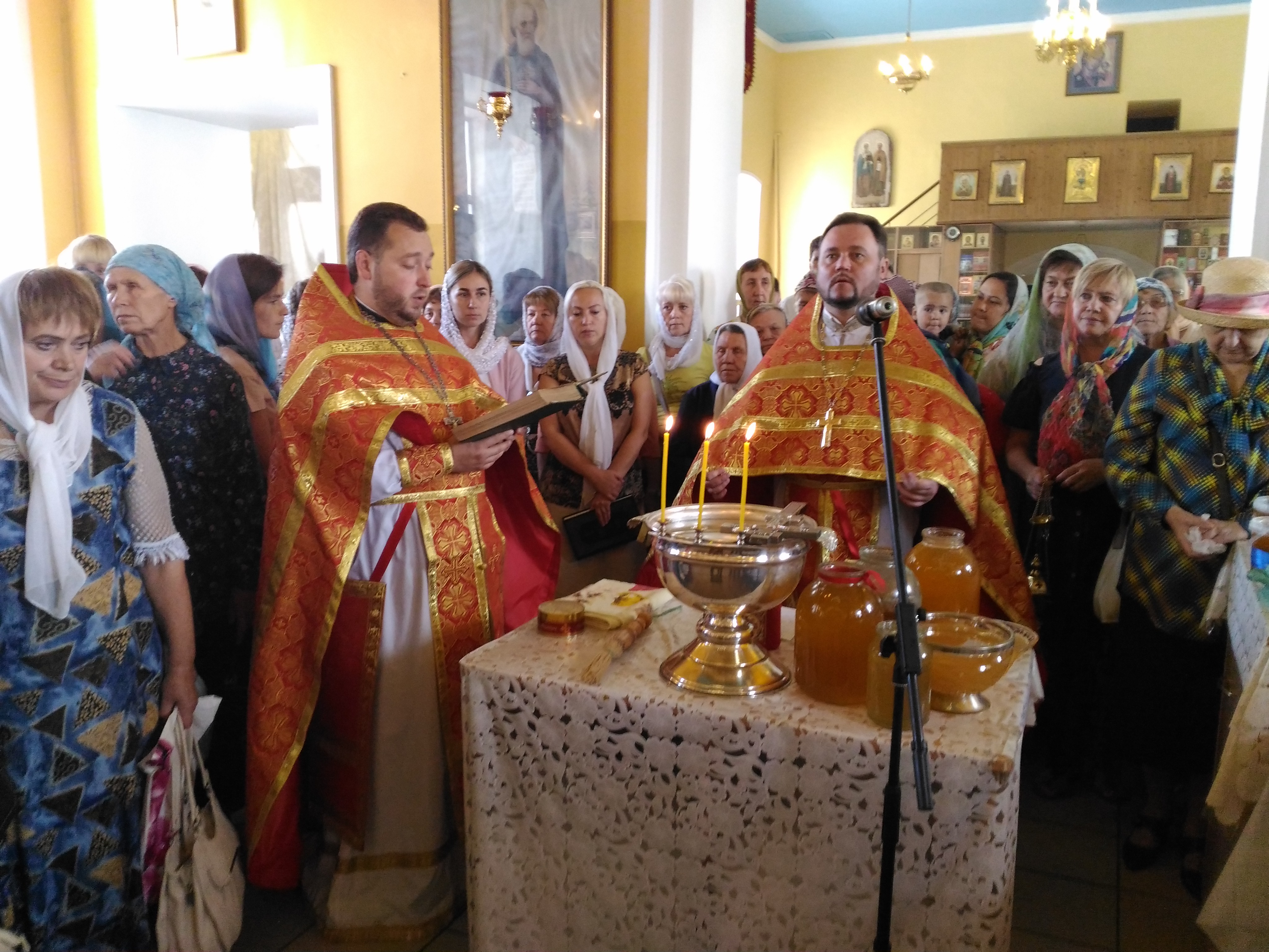Праздник Происхождения (изнесения) Честных Древ Животворящего Креста Господня