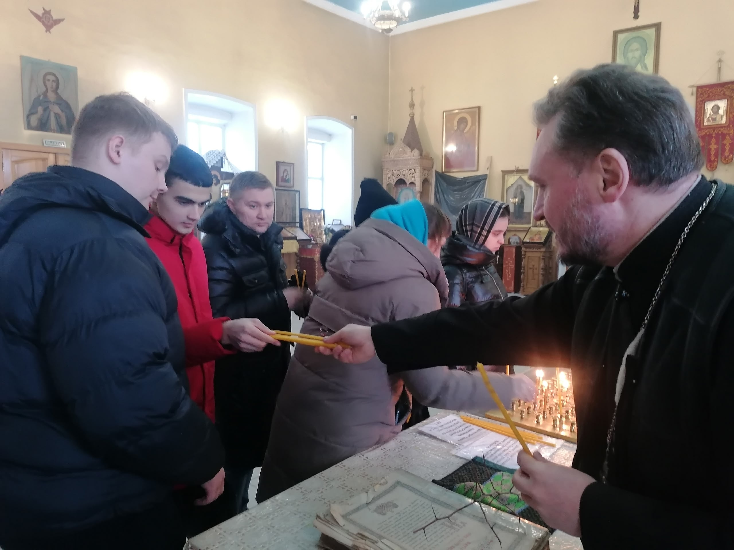 Иерей Сергий Карасёв провел встречу с молодежью