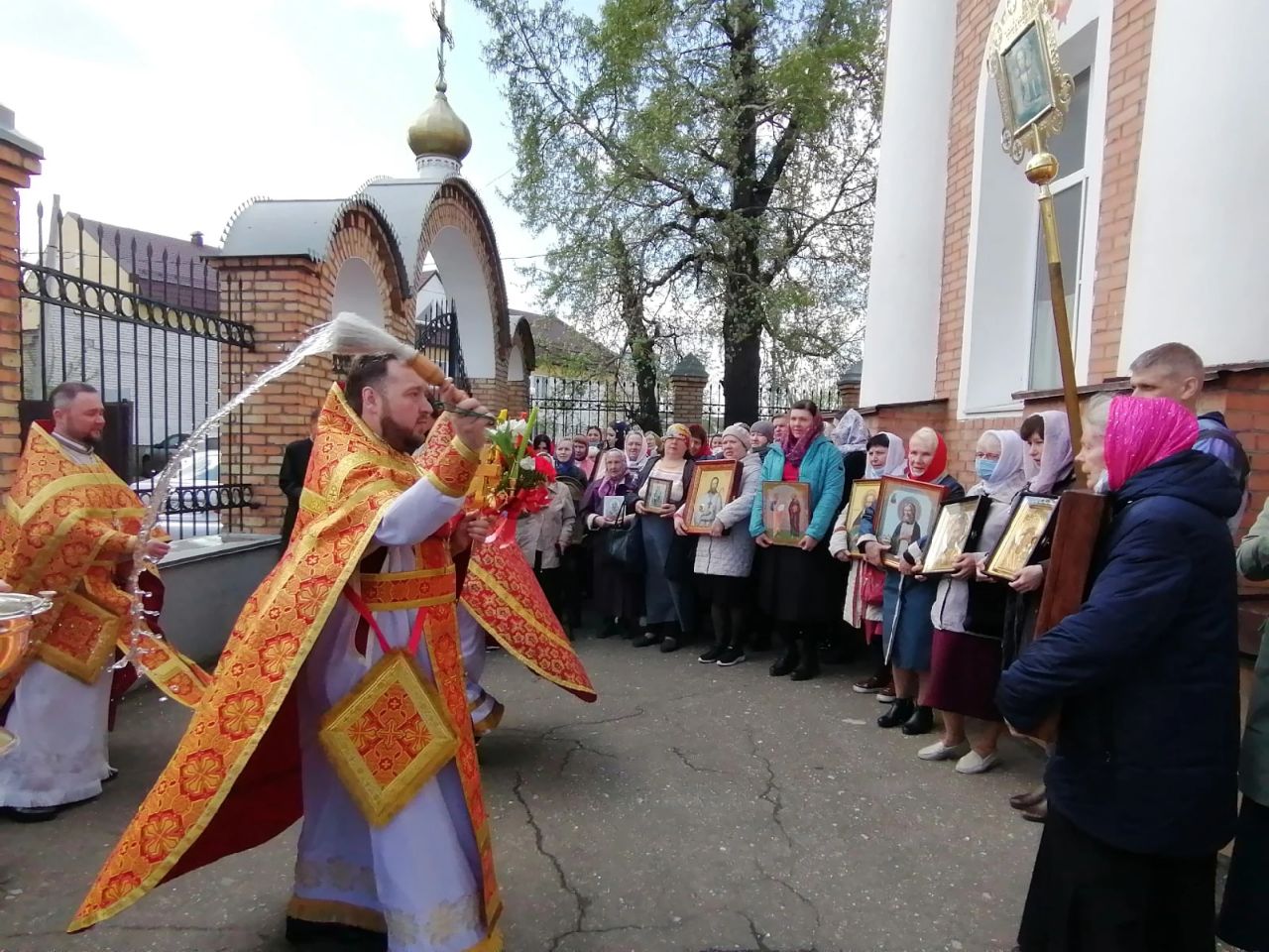  В субботу  Светлой седмицы протоиерей Александр Филиппов совершил Божественную литургию