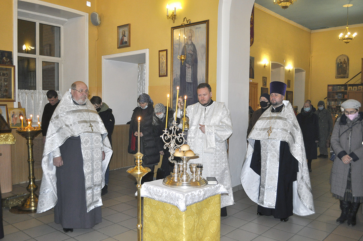 Всенощное бдение в канун празднования Собора Архистратига Михаила