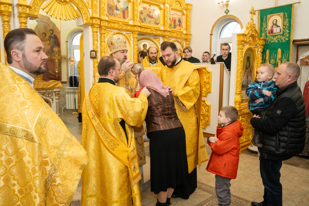 В Неделю 22-ю по Пятидесятнице митрополит Серафим совершил литургию в Троицком храме деревни Камайка