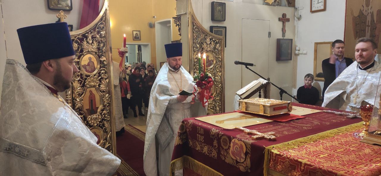 В праздник Светлого Христова Воскресения протоиерей Александр Филиппов совершил торжественное богослужение в нашем храме