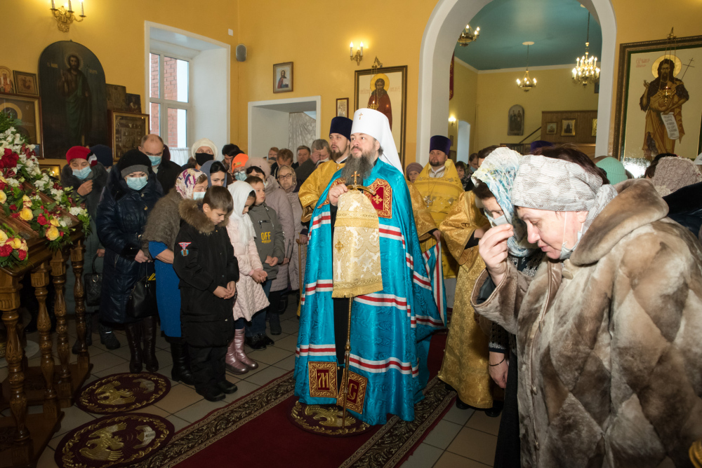 В день памяти святителя Николая Чудотворца митрополит Серафим совершил литургию в нашем храме