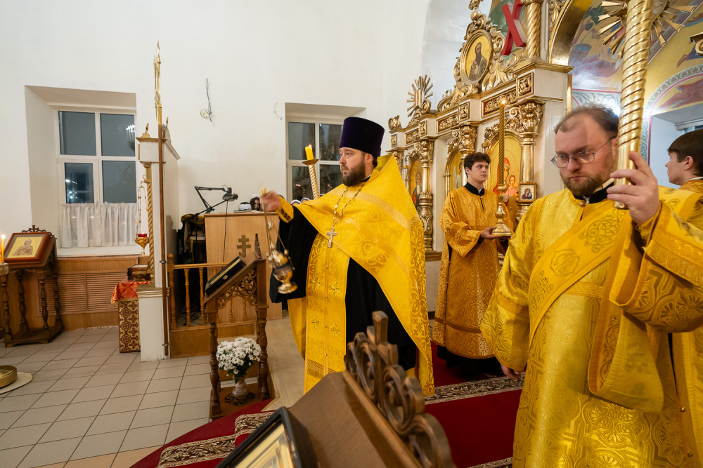 В канун престольного праздника митрополит Серафим совершил всенощное бдение в нашем храме