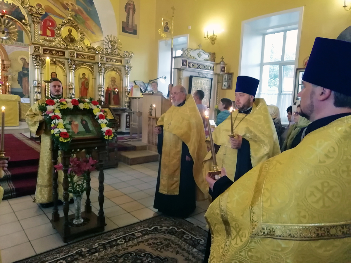 Всенощное бдение в канун дня памяти первоверховных апостолов Петра и Павла