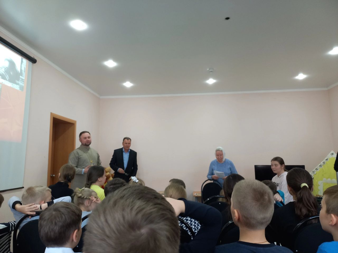В воскресной школе состоялась встреча со старейшей сотрудницей епархиального управления