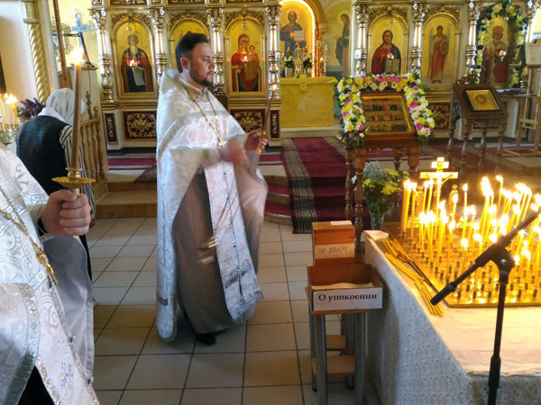Вечернее заупокойное богослужение накануне Троицкой родительской субботы