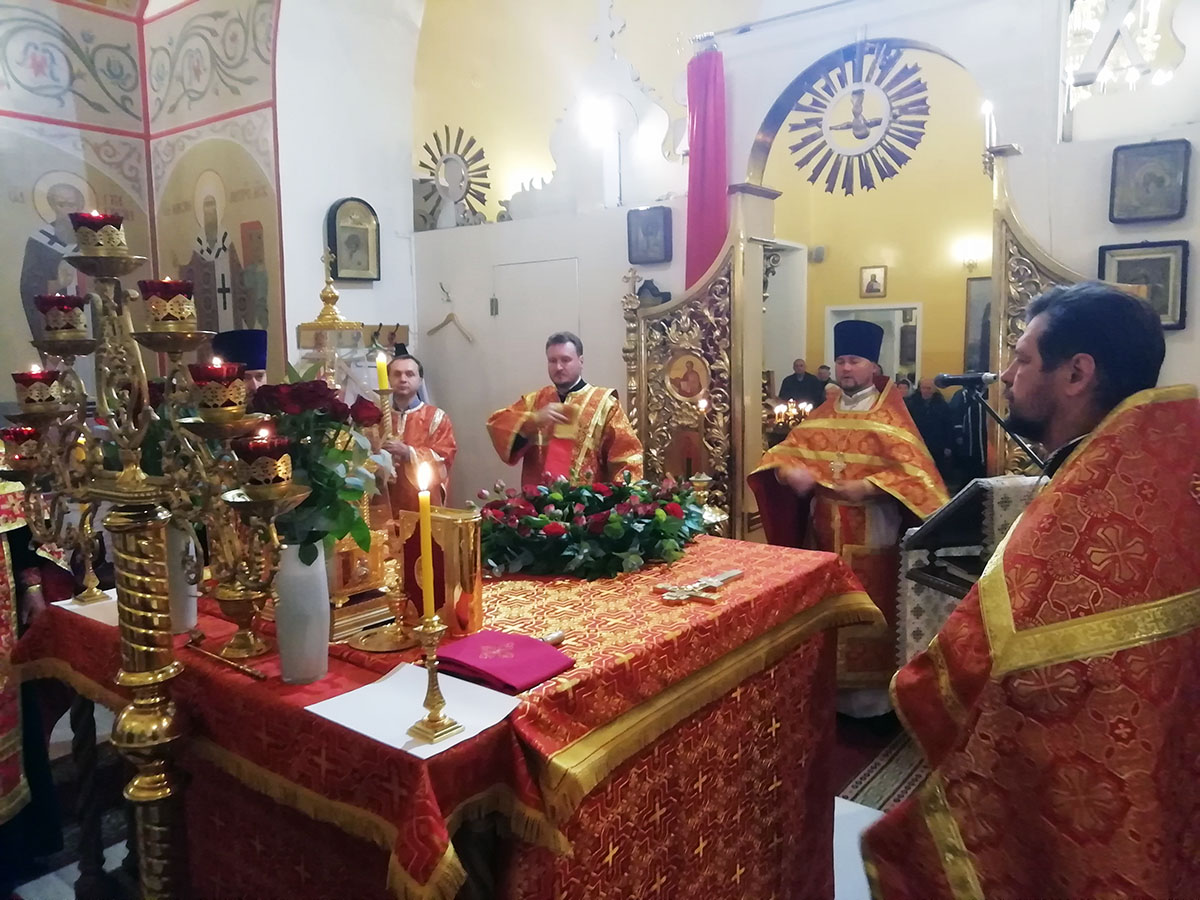 Всенощное бдение в канун празднования Воздвижения Животворящего Креста Господня