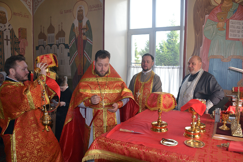 Протоиерей Антоний Шварёв совершил утреннюю Пасхальную Литургию