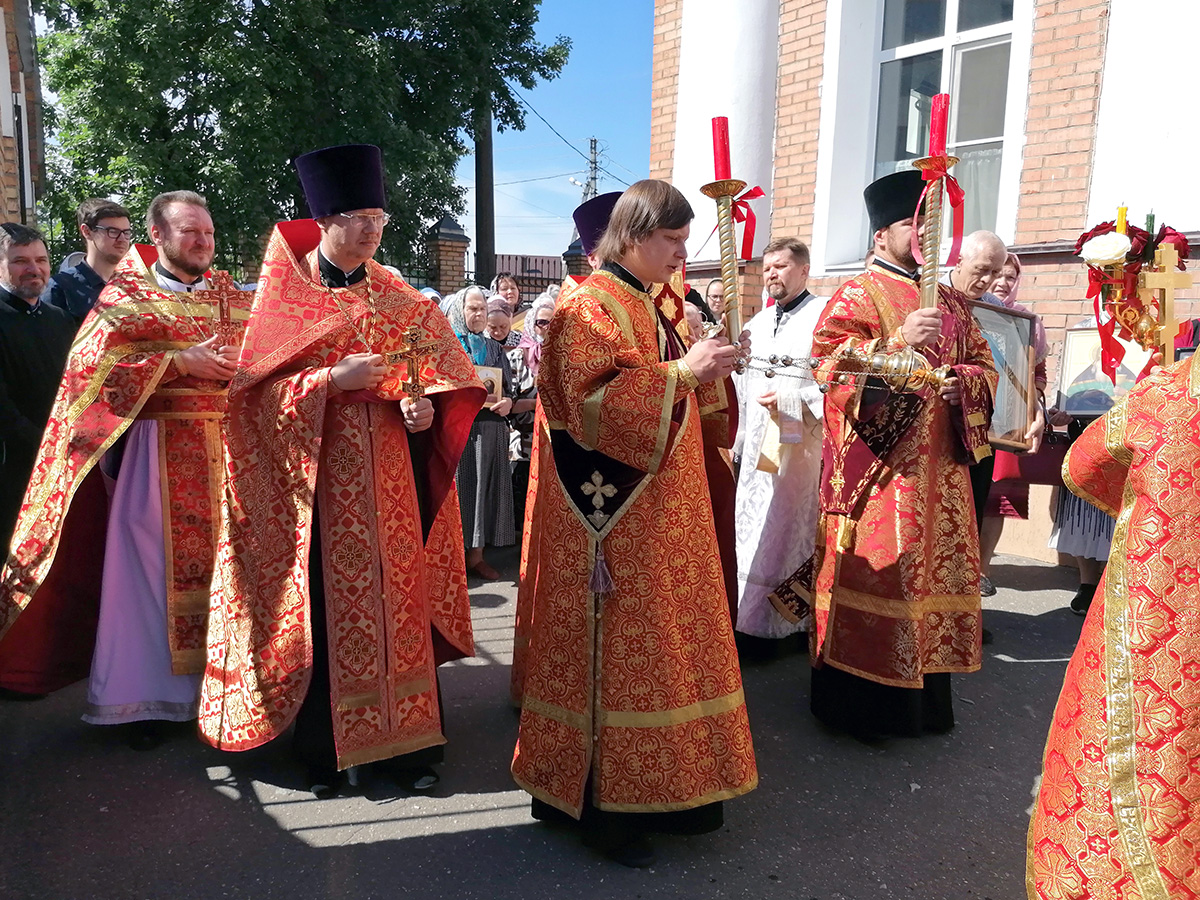 Поздравление с Днём рождения настоятеля нашего храма