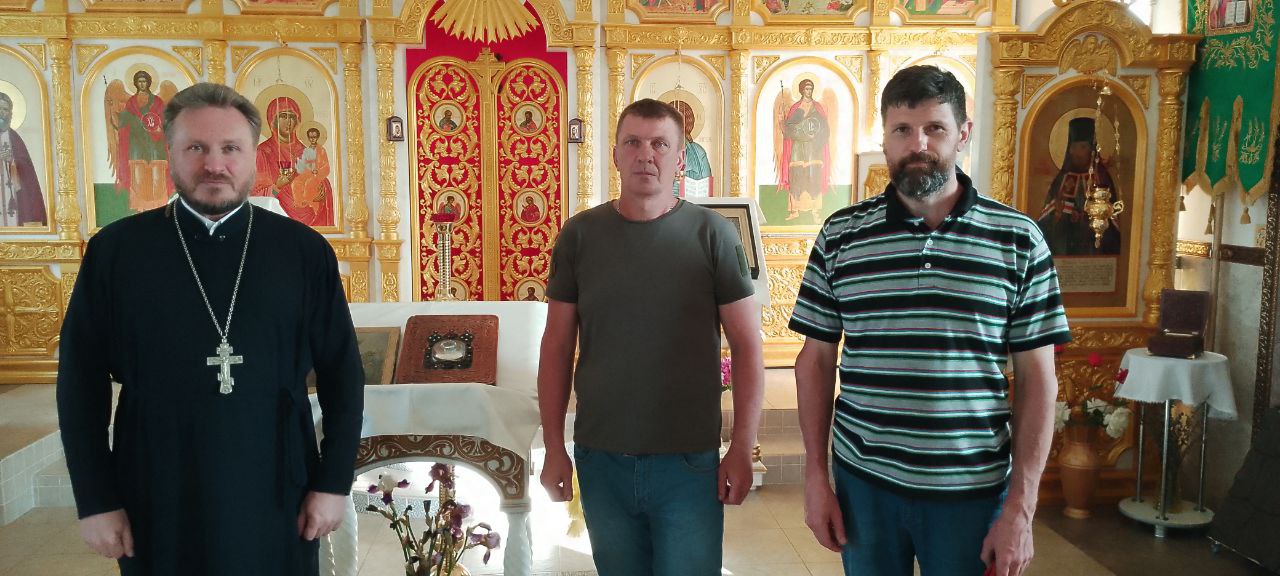 Иерей Сергий Карасёв с волонтёрами отправили крещенскую воду для бойцов СВО