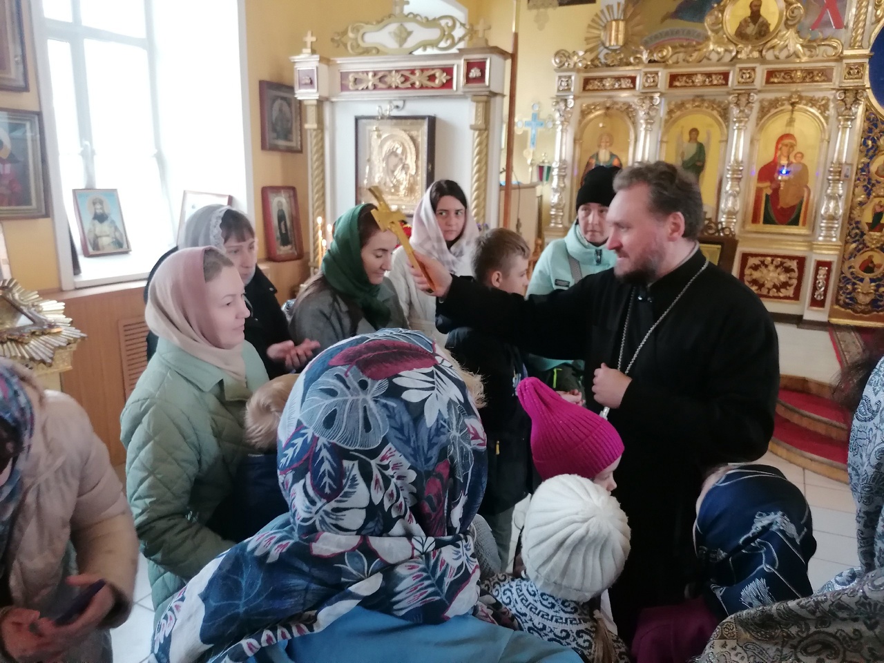 Иерей Сергий Карасёв встретился с учениками средней школы №1 города Спутник