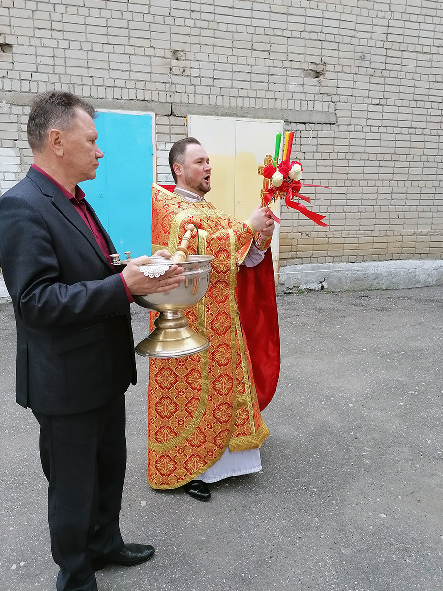 В пятницу Светлой седмицы протоиерей Александр Филиппов совершил Божественную литургию