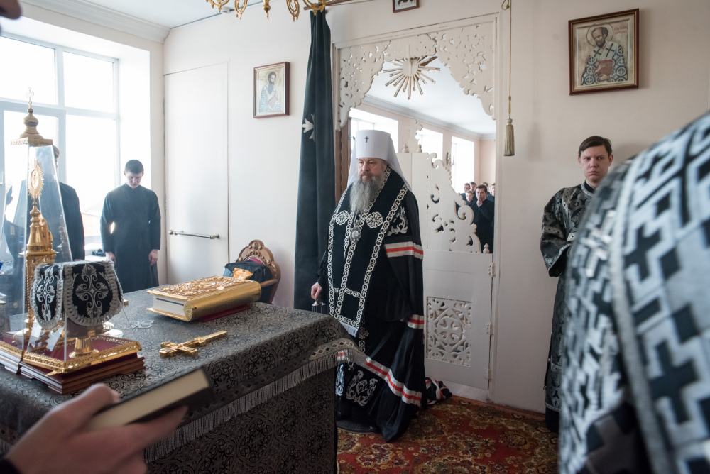В понедельник первой седмицы Великого поста протоиерей Александр Филиппов сослужил митролиту Серафиму за великопостным богослужением в храме во имя святителя Иннокентия Иркутского при Пензенской духовной семинарии