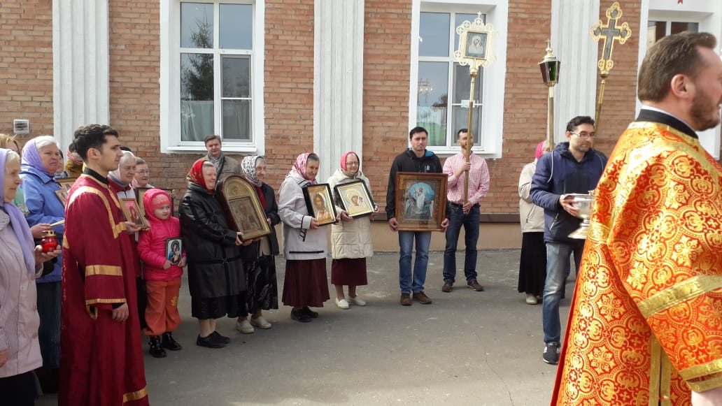 Во вторник Светлой седмицы протоиерей Александр Филиппов совершил Божественную литургию