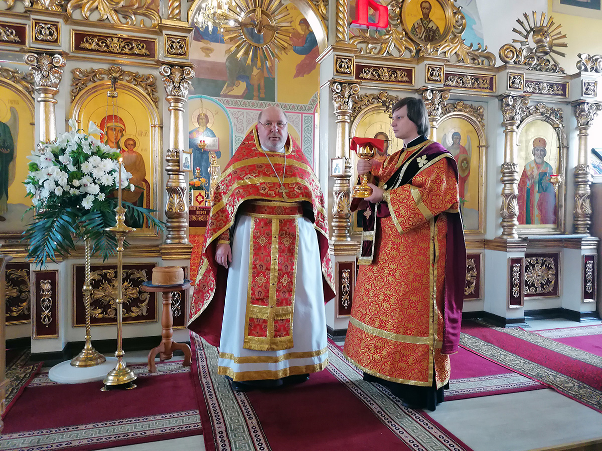 В понедельник Светлой седмицы протоиерей Александр Филиппов совершил Божественную литургию