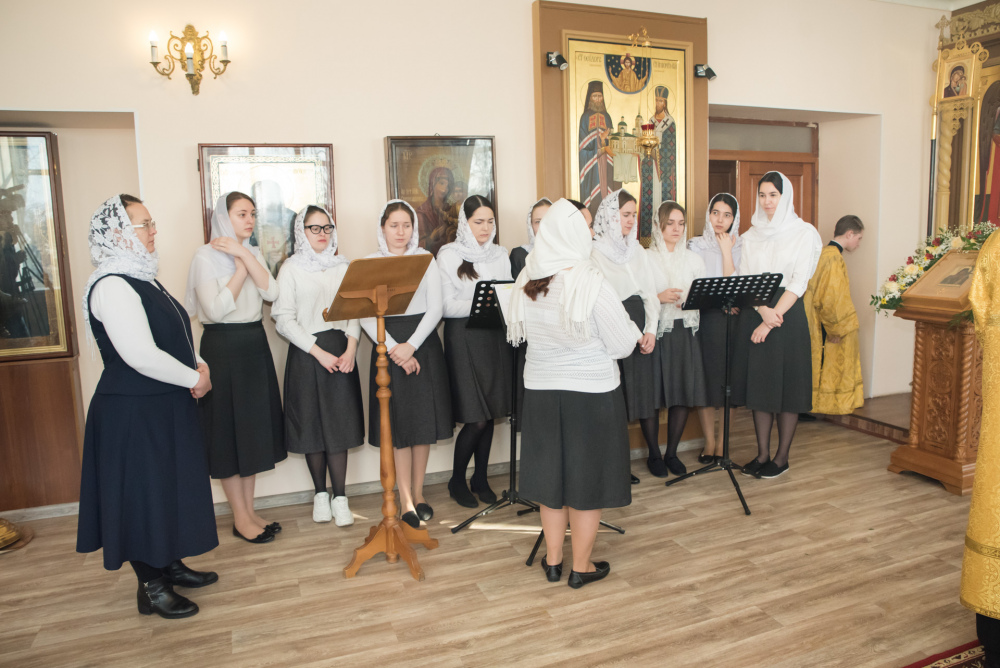В день престольного праздника в Пензенской духовной семинарии митрополит Серафим наградил протоиерея Александра Филиппова Архиерейской благословенной грамотой