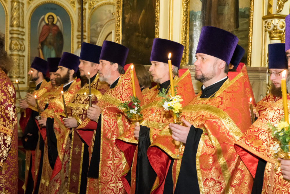Митрополит Серафим и епископ Митрофан совершили всенощное бдение в Успенском соборе Пензы