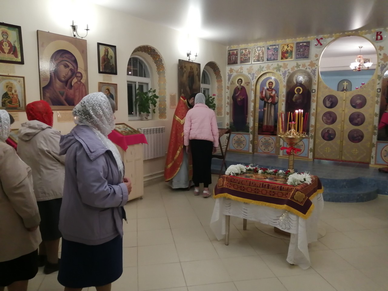 Иерей Сергий Беляков возглавил Пасхальную службу в Михайло-Архангельском молитвенном доме в с.Павло-Куракино 