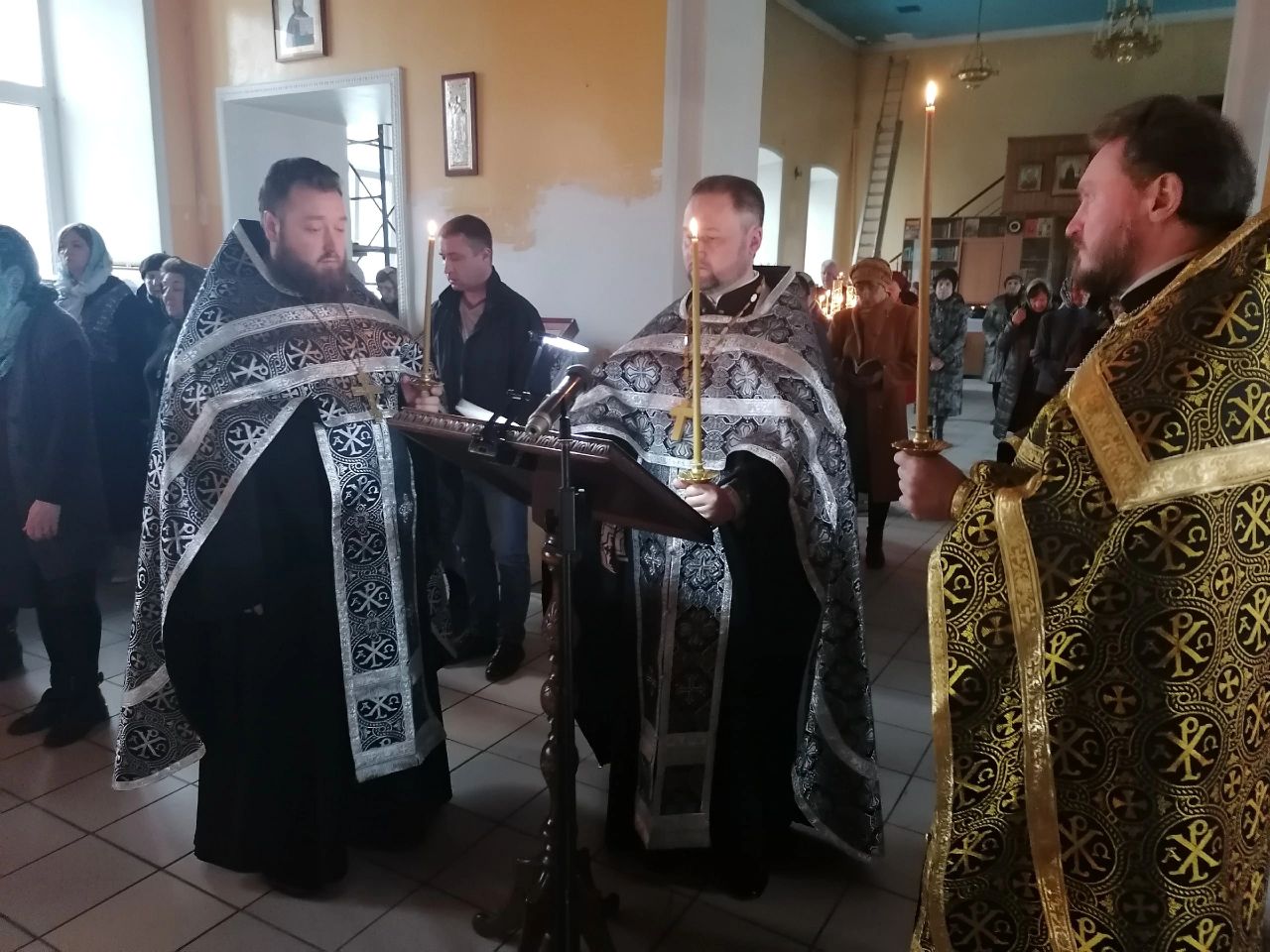  Протоиерей Александр Филиппов совершил утреню с чтением Великого канона преподобного Андрея Критского