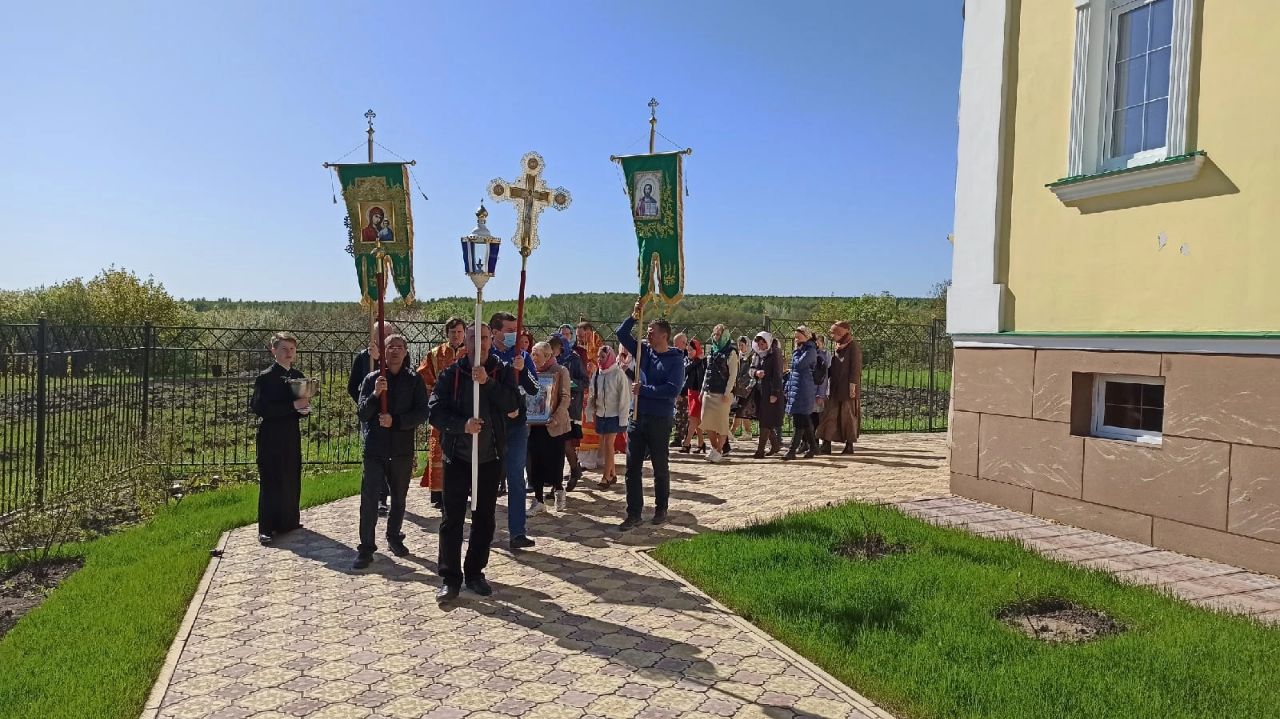 Протоиерей Александр Филиппов освятил место под строительство Воскресной школы в Камайке