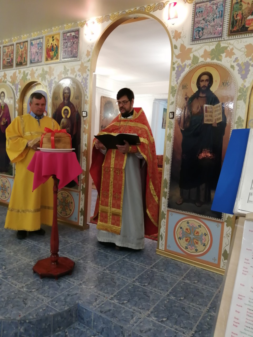 Иерей Сергий Беляков возглавил Пасхальную службу в Михайло-Архангельском молитвенном доме в с.Павло-Куракино 