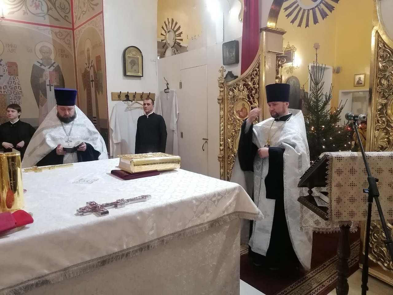 Всенощное бдение в канун праздника Рождества Христова