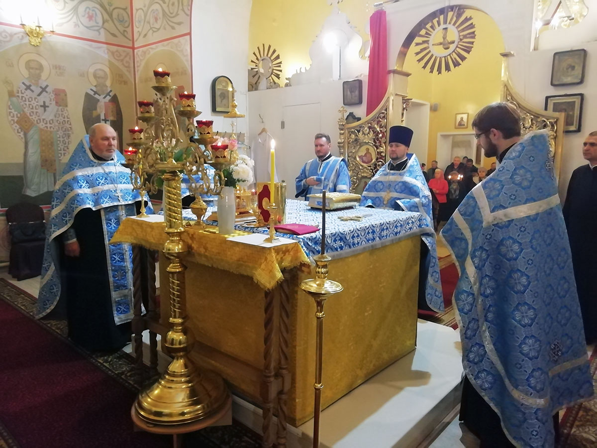 Всенощное бдение в канун празднования Казанской иконы Божией Матери