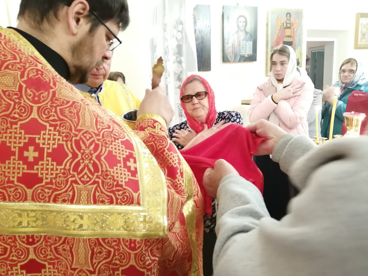 Иерей Сергий Беляков возглавил Пасхальную службу в Михайло-Архангельском молитвенном доме в с.Павло-Куракино 