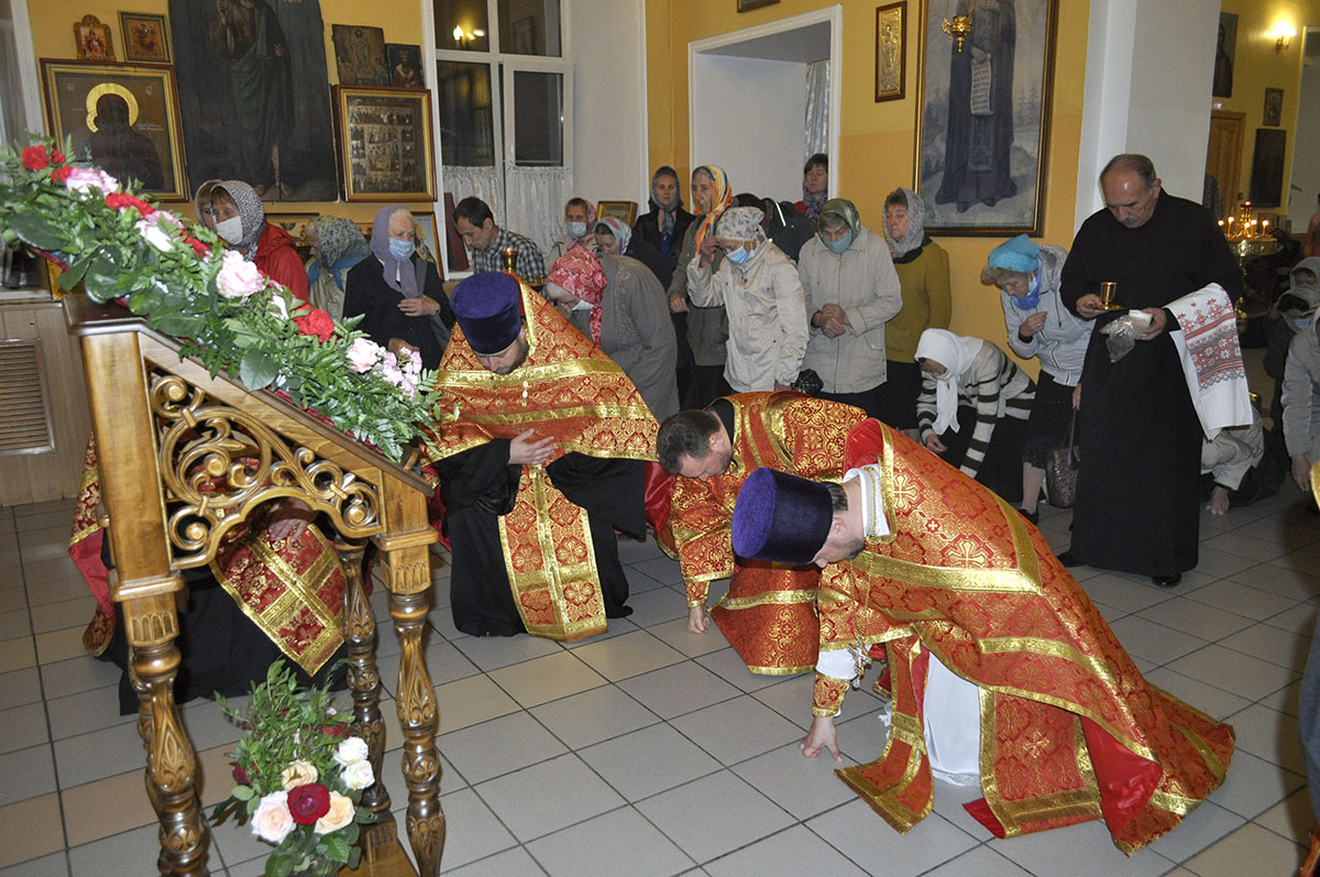 Всенощное бдение в канун празднования Воздвижения Животворящего Креста Господня