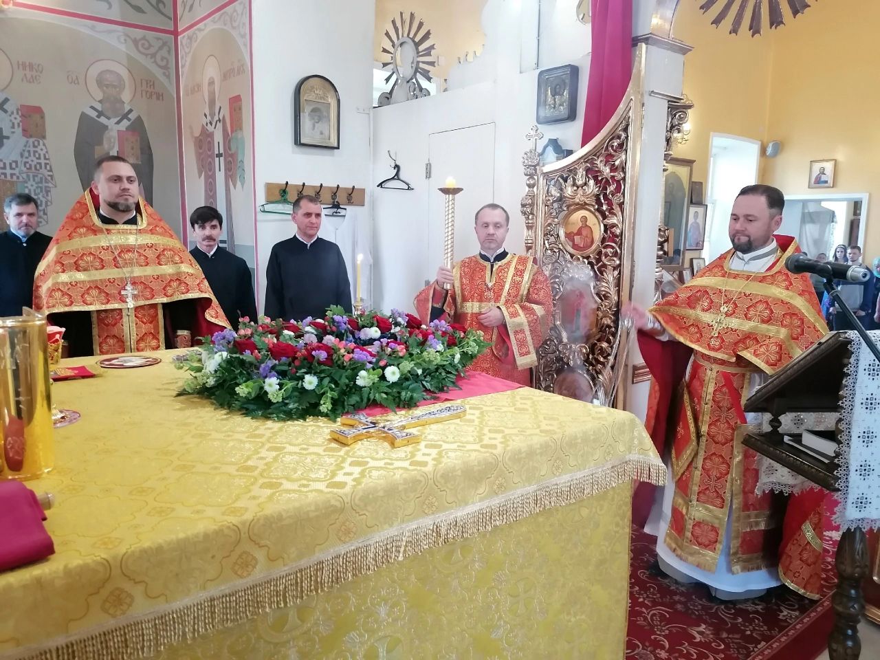Вечернее богослужение в канун праздника Происхождение Честных Древ Животворящего Креста Господня
