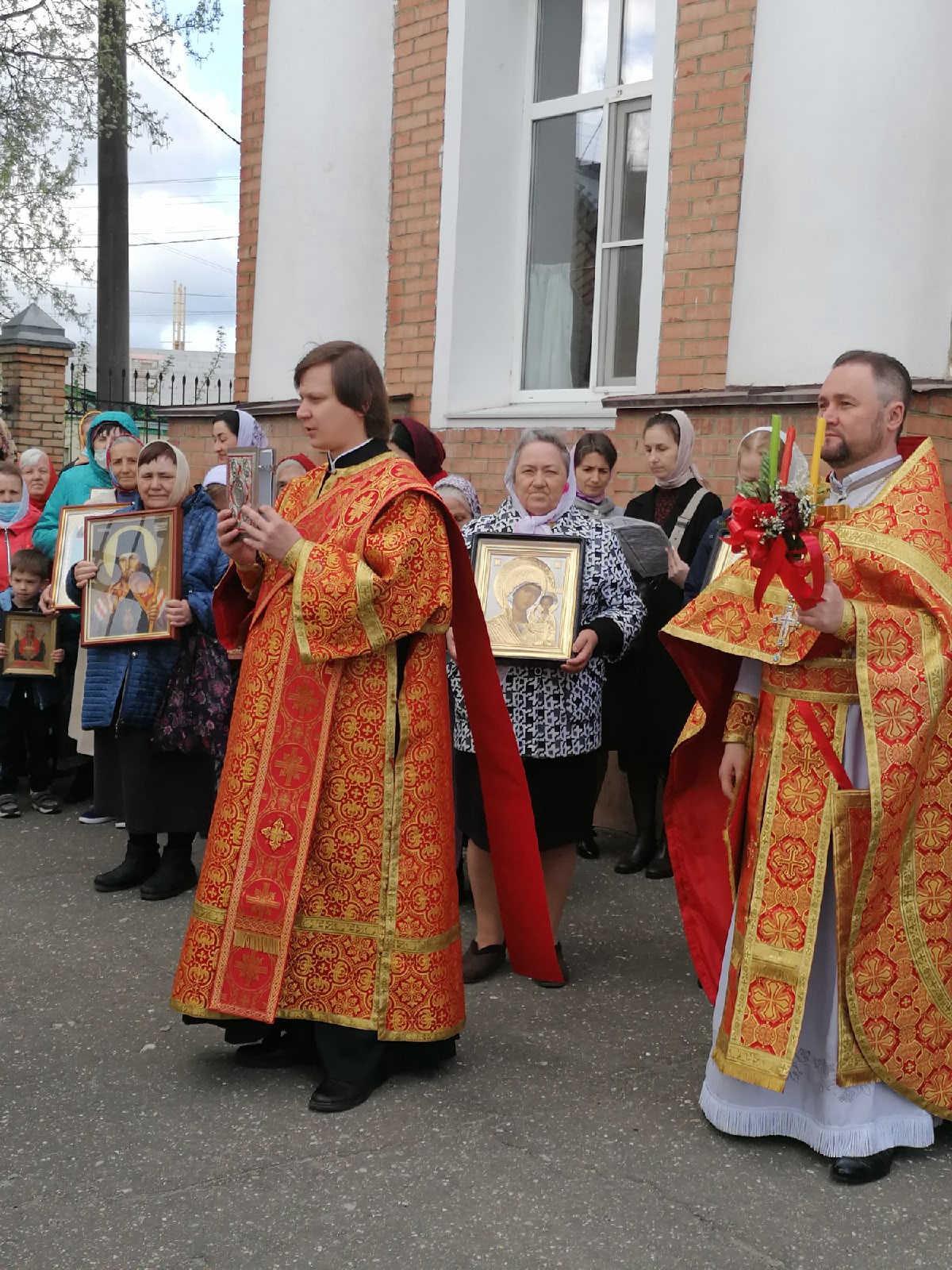  В четверг  Светлой седмицы протоиерей Александр Филиппов совершил Божественную литургию