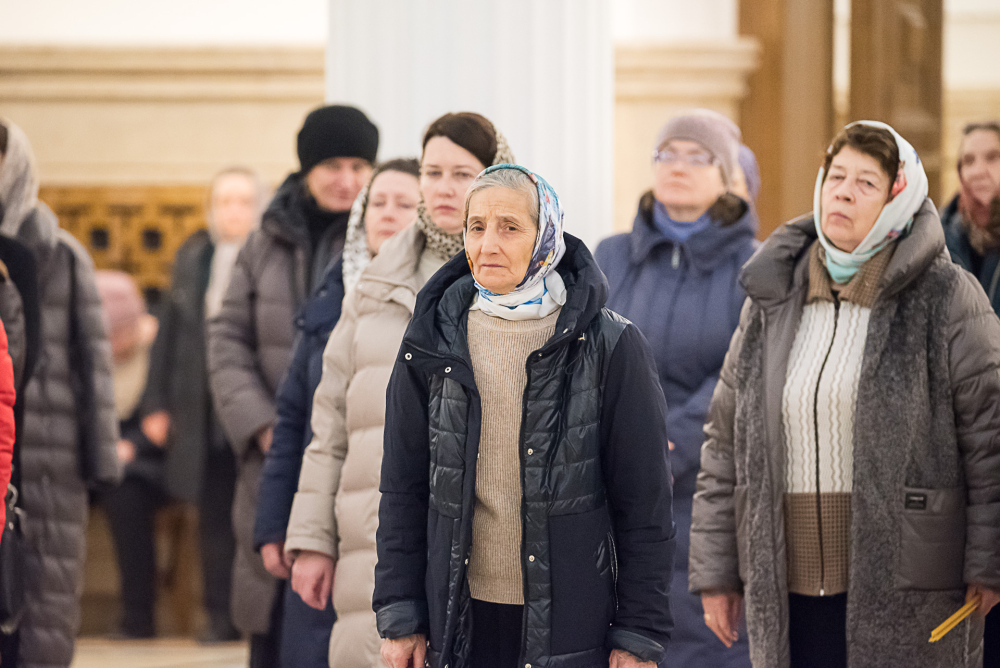 Протоиерей Александр Филиппов, протоиерей Антоний Шварёв и иерей Владимир Журавлев сослужили митрополиту Серафиму за вечерним богослужением в Спасском кафедральном соборе