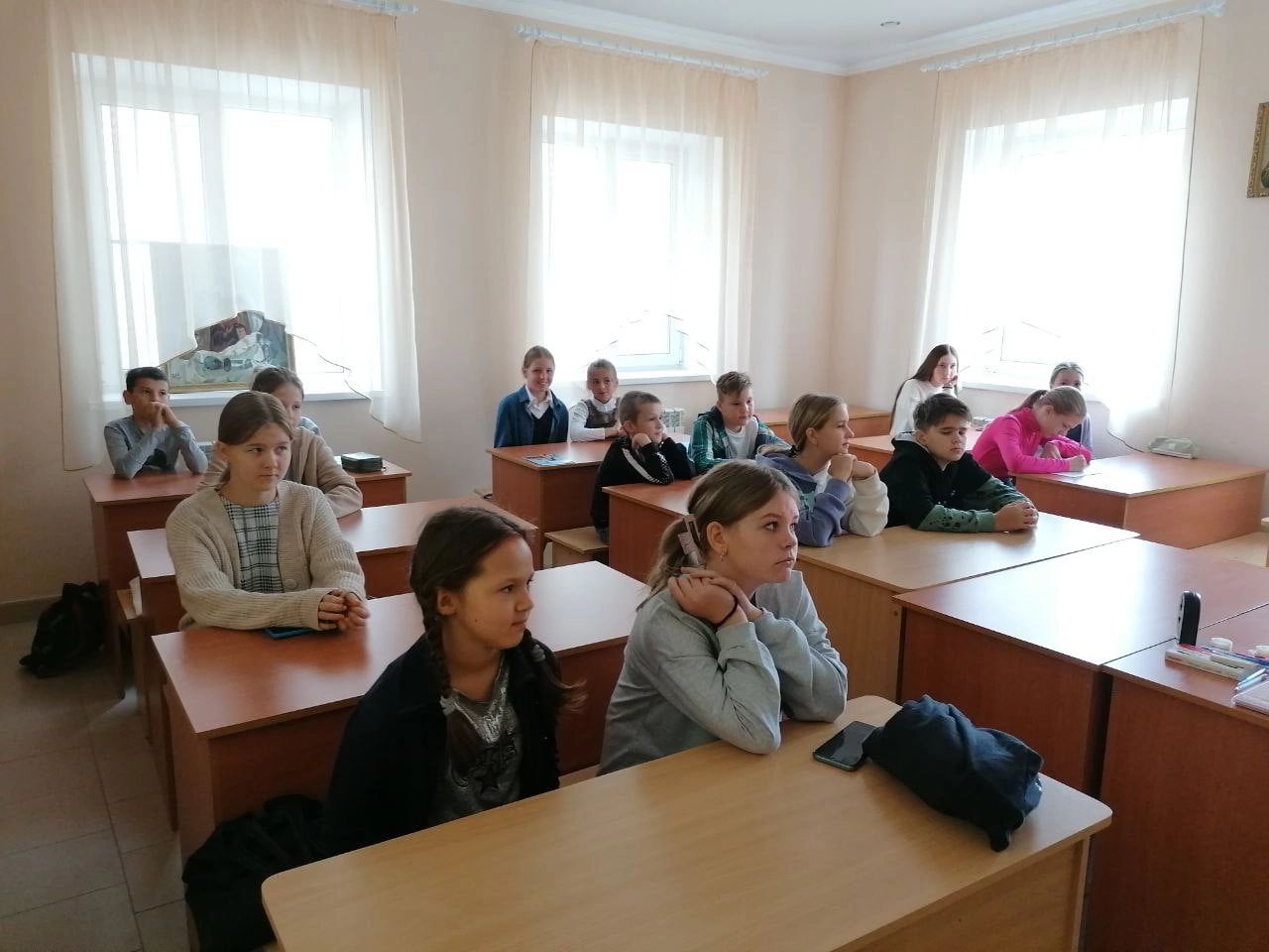 Начались учебные занятия в воскресной школе с детьми 