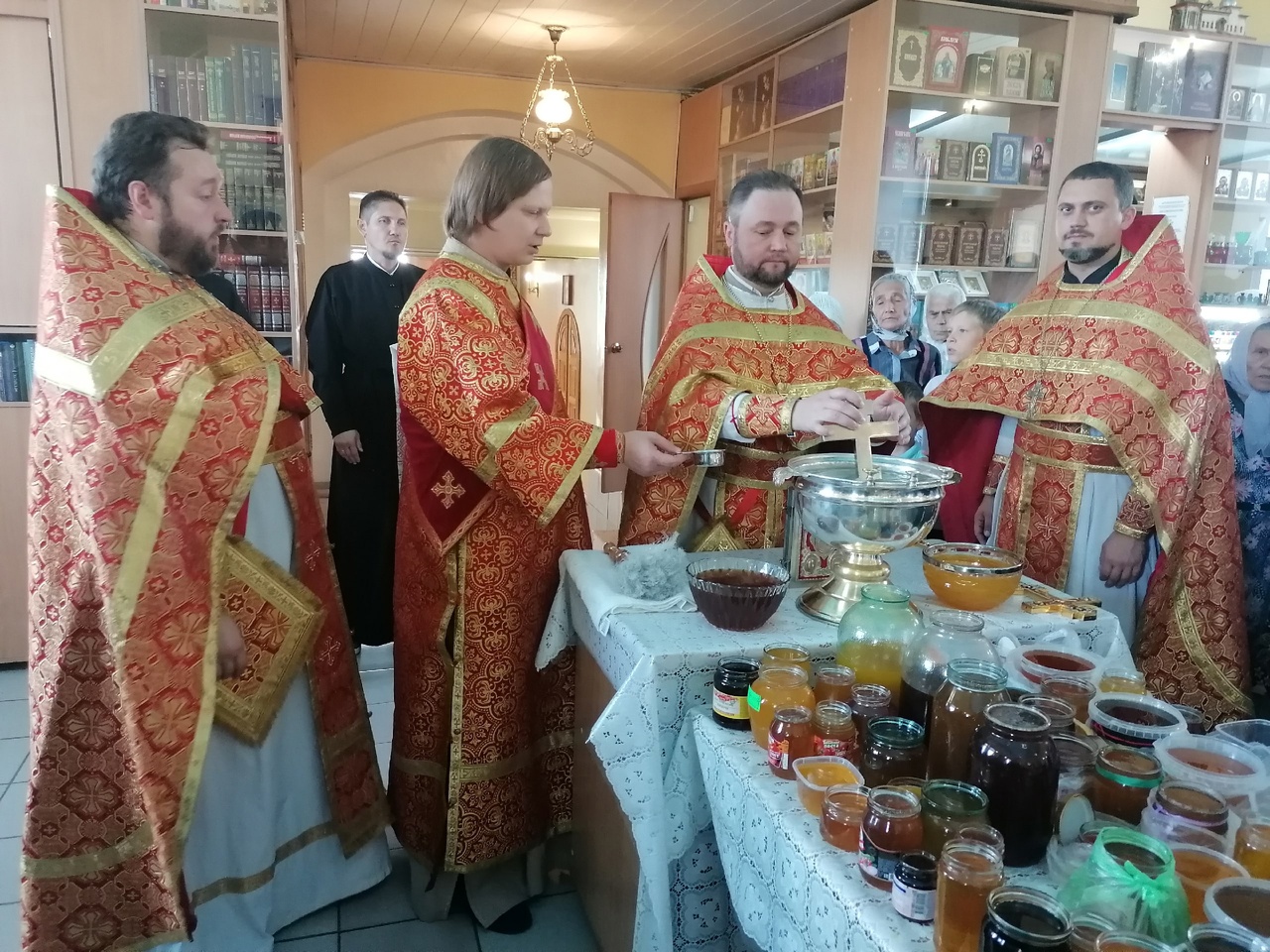 Празднование Происхождение Честных Древ Животворящего Креста Господня