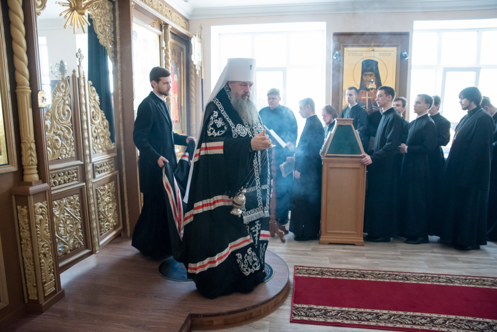 Во вторник первой седмицы Великого поста протоиерей Александр Филиппов сослужил митролиту Серафиму за великопостным богослужением в храме во имя святителя Иннокентия Иркутского при Пензенской духовной семинарии