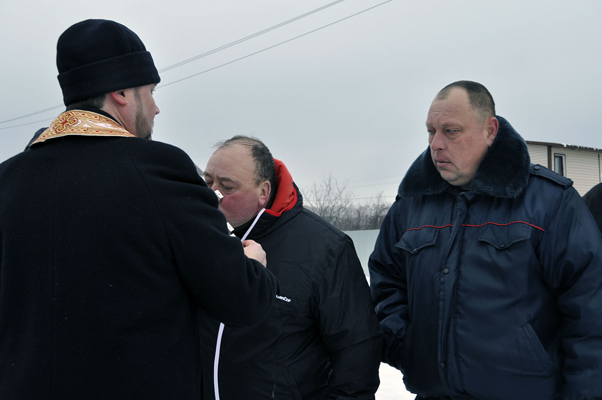 Протоиерей Александр Филиппов совершил великое освящение воды около строящегося храма Живоначальной Троицы в деревне Камайка