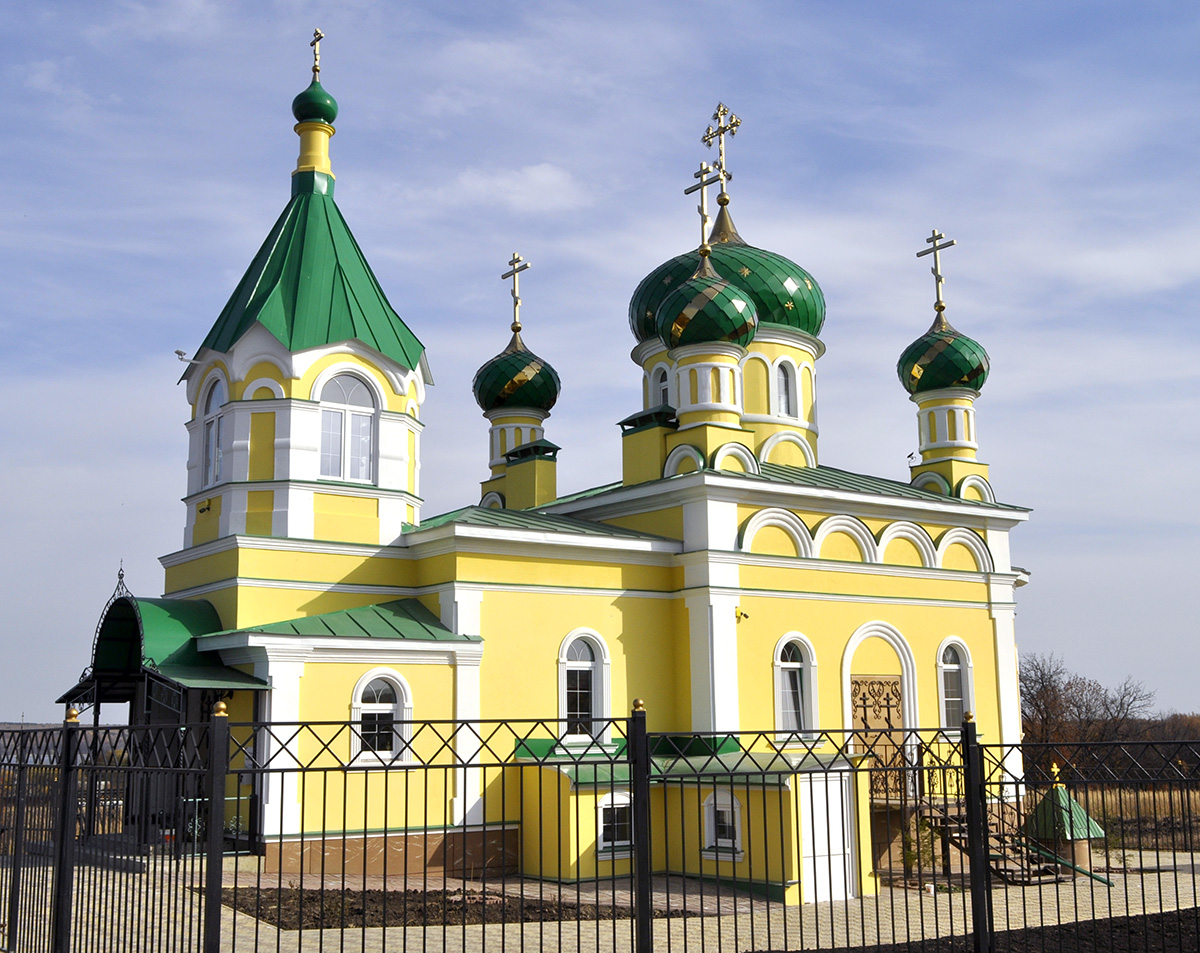 В строящемся храме в честь Святой Живоначальной Троицы в деревне Камайка был совершен водосвятный молебен