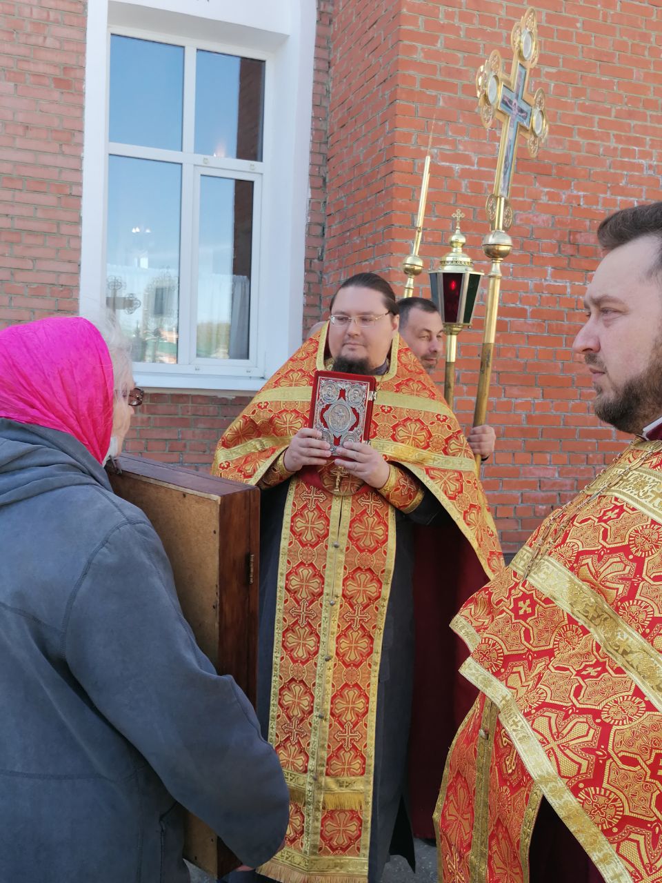 Богослужения в Неделю святых жен-мироносиц