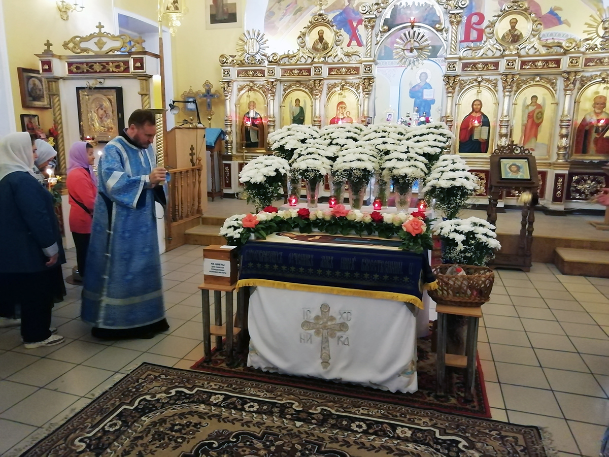 Всенощное бдение с чином Погребения Плащаницы Богородицы