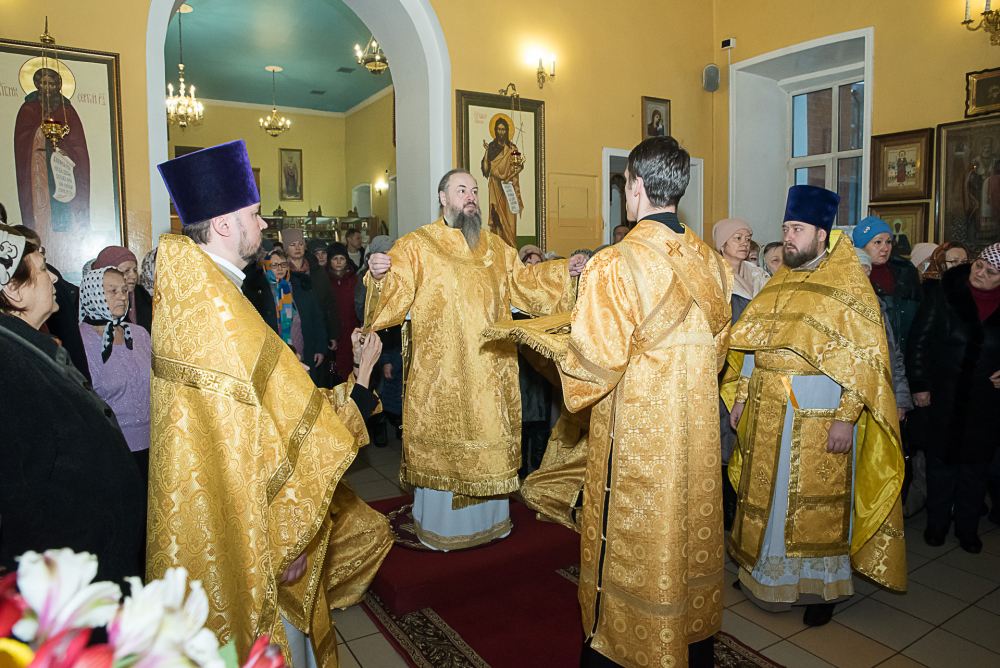 В престольный праздник митрополит Серафим совершил литургию в нашем храме