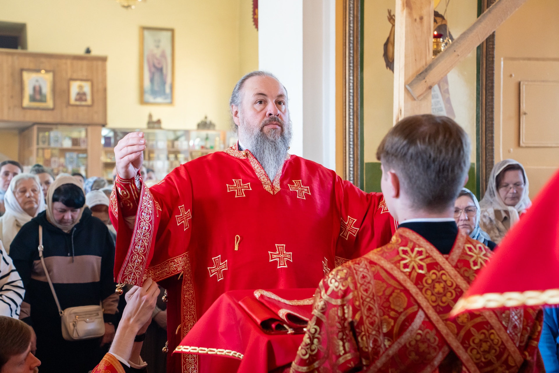 В день престольного праздника митрополит Серафим совершил литургию в нашем храме
