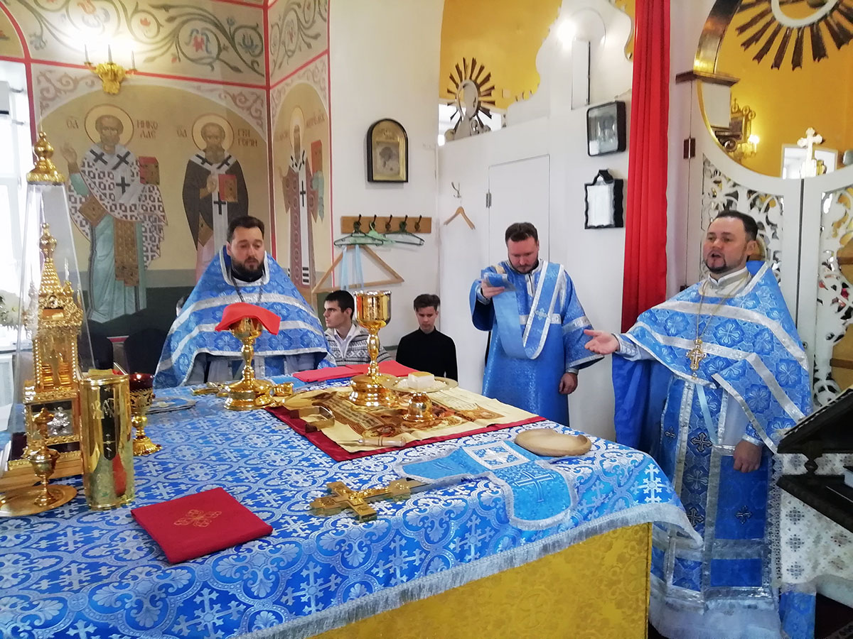 Празднование Казанской иконы Божией Матери