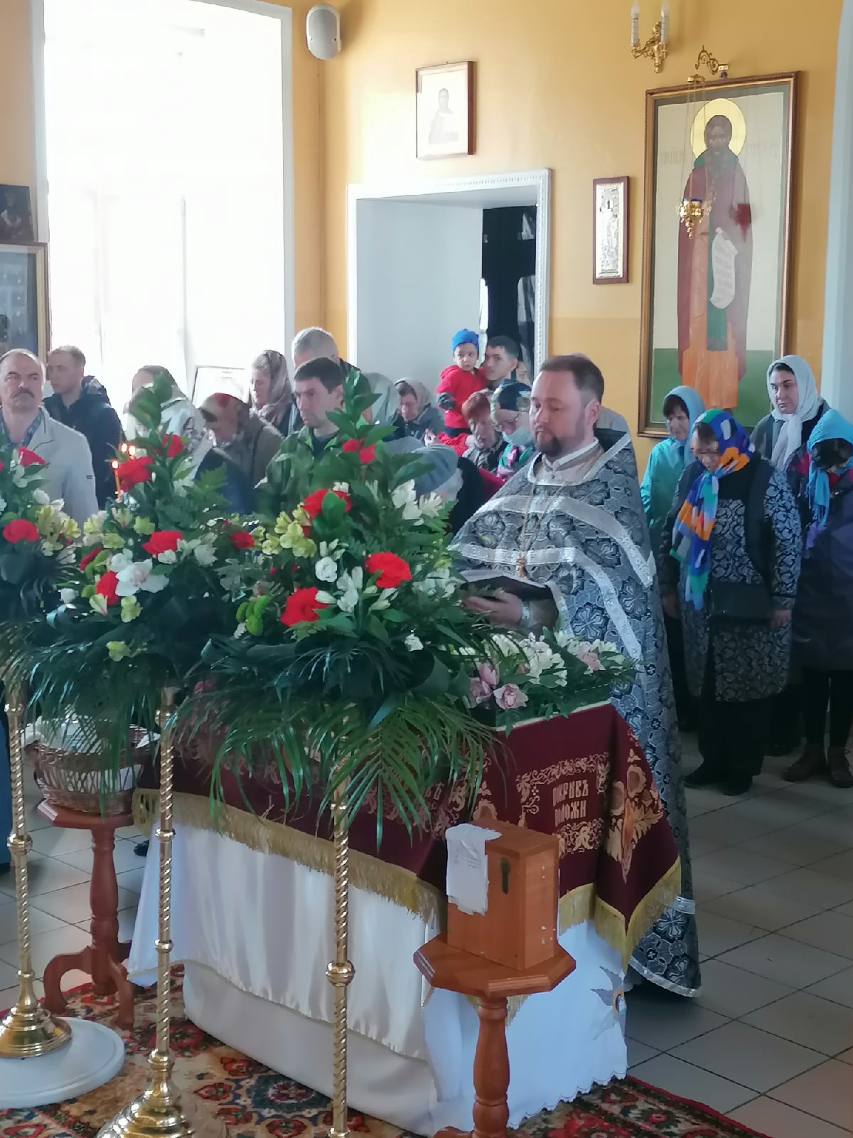 В Великую Субботу протоиерей Александр Филиппов совершил Литургию святителя Василия Великого