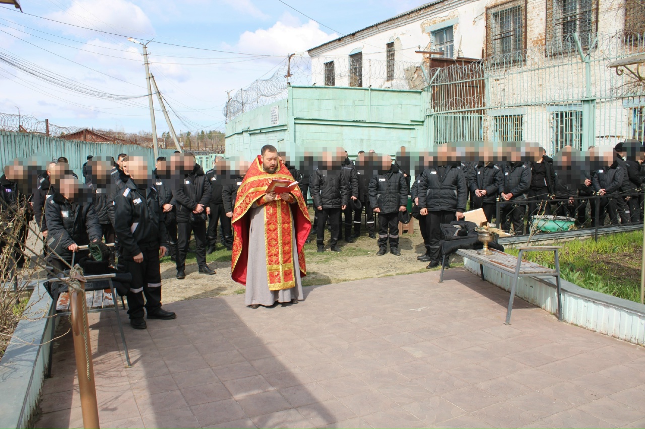 Протоиерей Антоний Шварёв совершил Пасхальные богослужения в ИК-7 и ИК-4