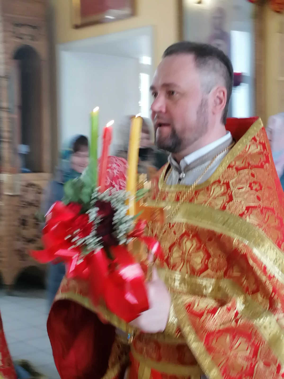  В четверг  Светлой седмицы протоиерей Александр Филиппов совершил Божественную литургию