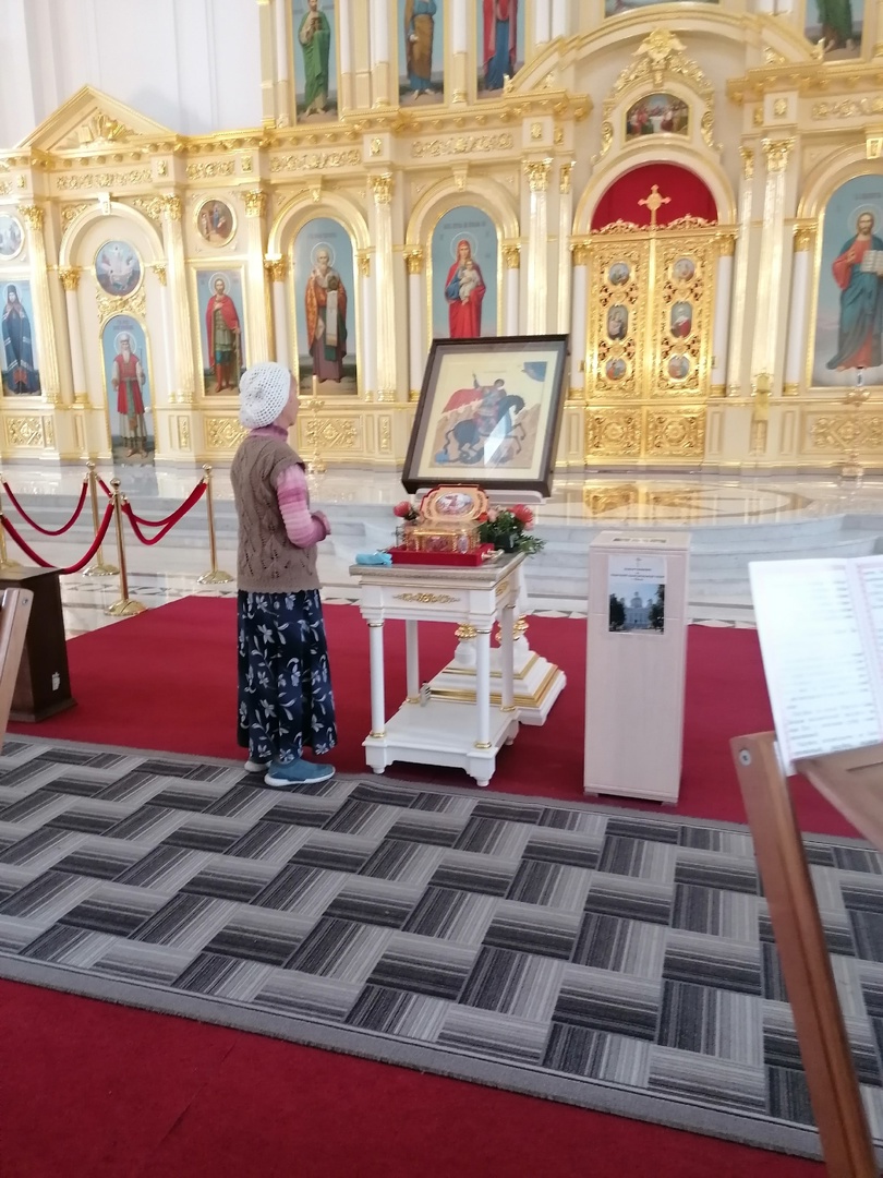 Иерей Владимир Журавлев совершил акафист великомученику Георгию Победоносцу в Кафедральном соборе